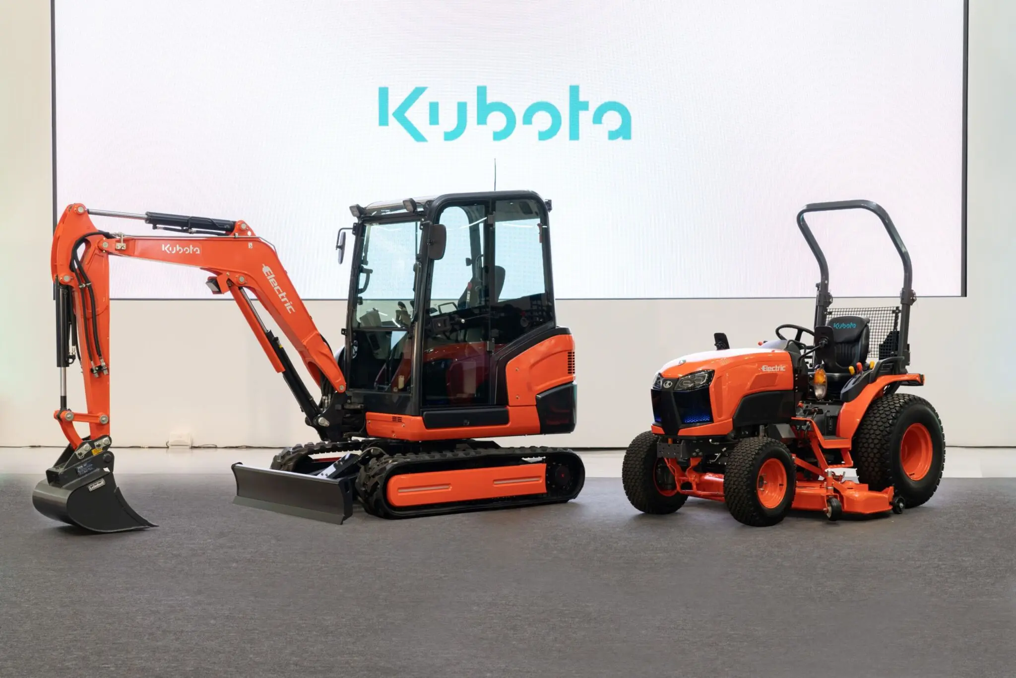 Kubota Prasentiert Maschinen Mit Elektroantrieb Agrartechnik
